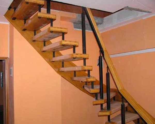 Лестница в погреб металлическая. Варианты лестниц для погреба, и что надо учесть при выборе их конструкции. Что надо знать при проведении расчетов подвальной лестницы. Порядок изготовления.