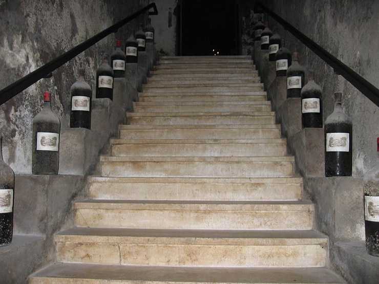 Как сделать лестницу в подвал