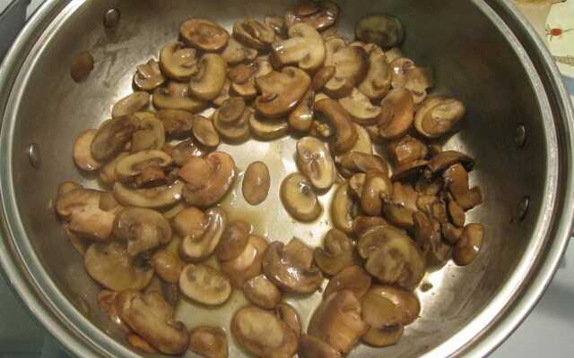 Как правильно и сколько можно хранить жареные грибы