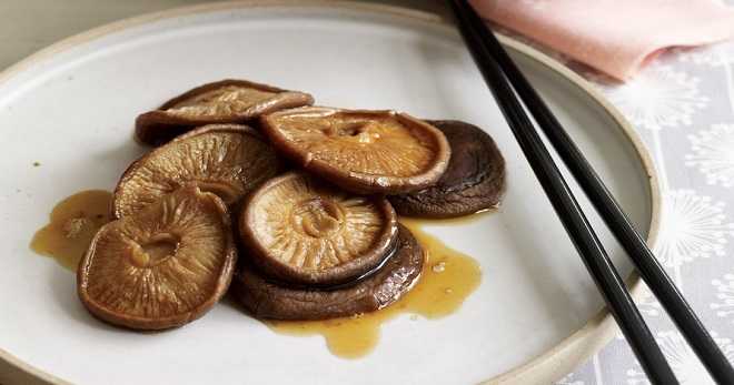 Как правильно готовить грибы шиитаке: 8 лучших рецептов. Подготовка грибов. Калорийность шиитаке. Советы и рекомендации по приготовлению.