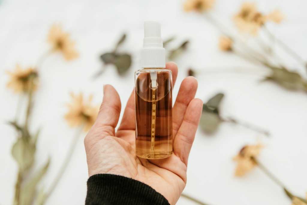 Пихтовое масло для волос и кожи головы: состав и марки средства, рецепты и способы применения, противопоказания