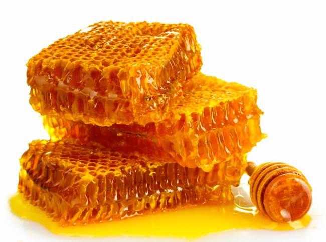 Как есть мед в сотах и можно ли глотать пчелиный воск из сот?