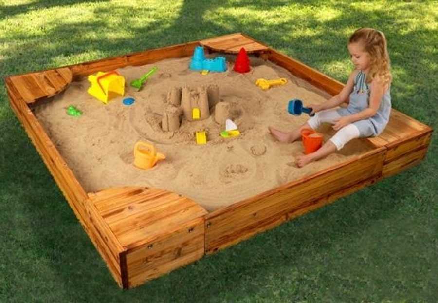 Песочница пластиковая. Пластиковая песочница-манеж для маленького ребенка. Почему пластик считается лучшим материалом для песочницы. Обустройство игровой площадки на даче.
