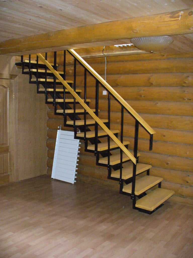 Практичная лестница в подвал: как сделать правильно