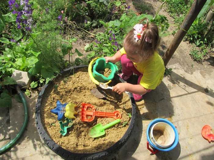 ​песочница из покрышек — уютное место для детских развлечений. инструкция по созданию песочницы из покрышек своими руками.
